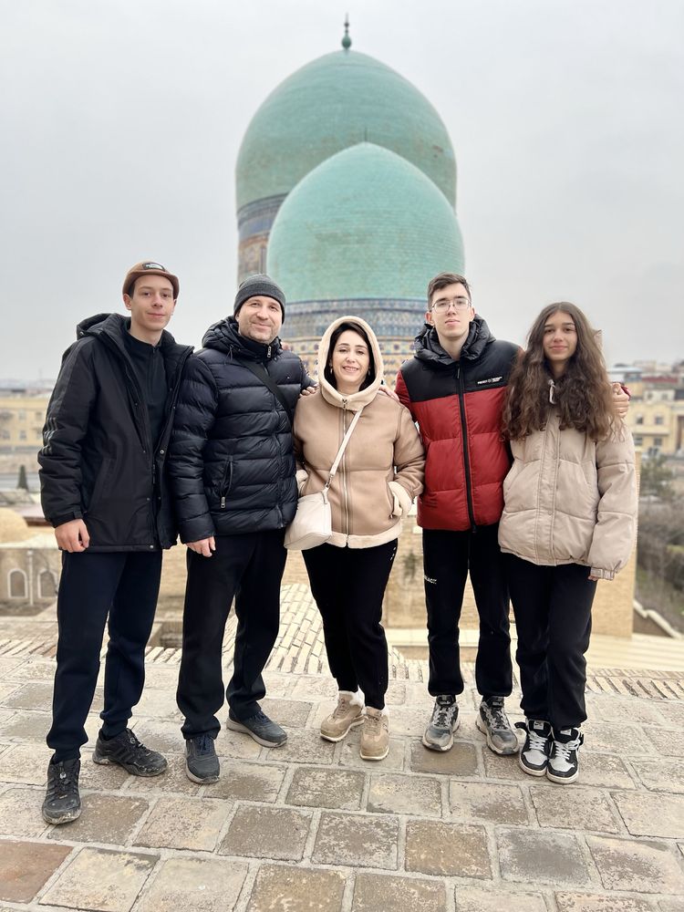 Гид с личном автомобилем.