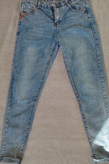 Продаються джинсы