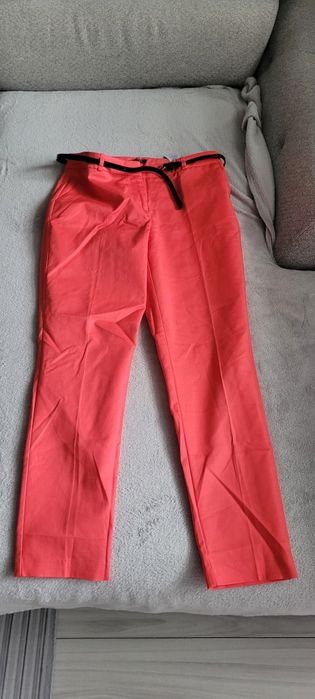 Pantaloni de vânzare