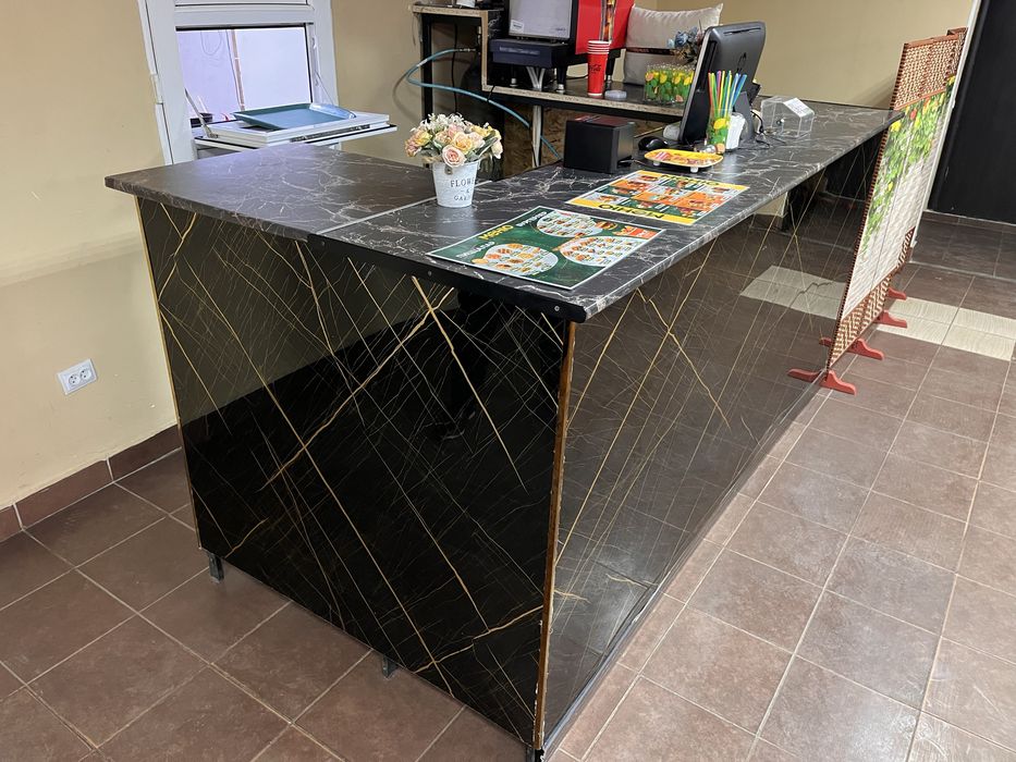 продам кассавую барную ресепшен, почти новая