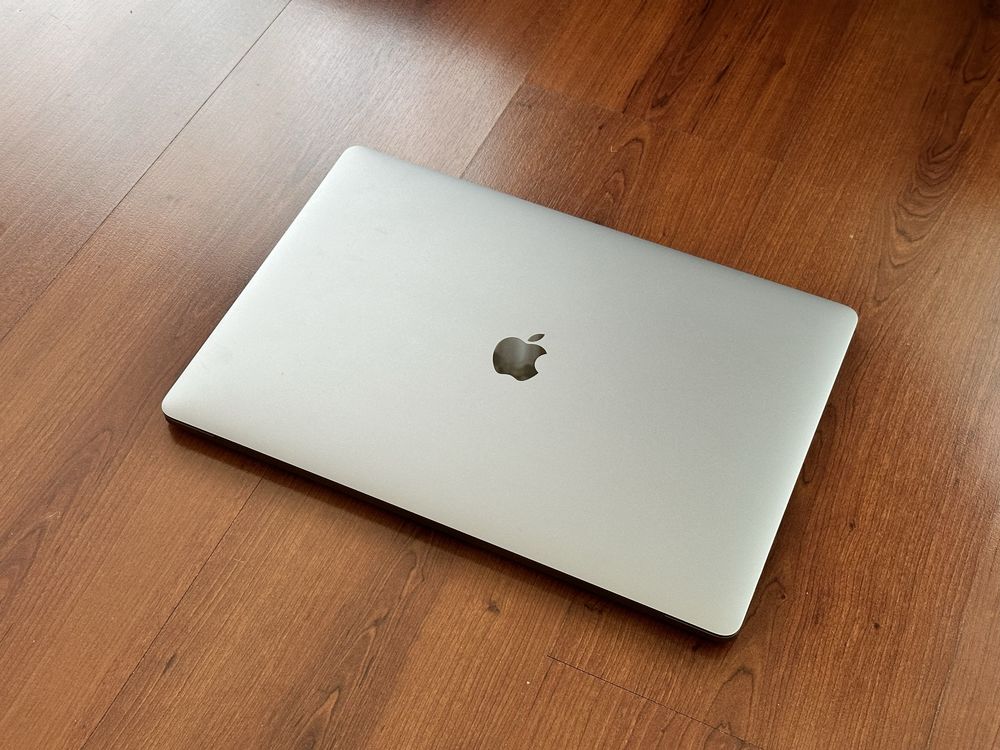 Като Нов *32GB Ram*16’Macbook Pro 16’ 2019/i7-9850H/1TB SSD/5300M