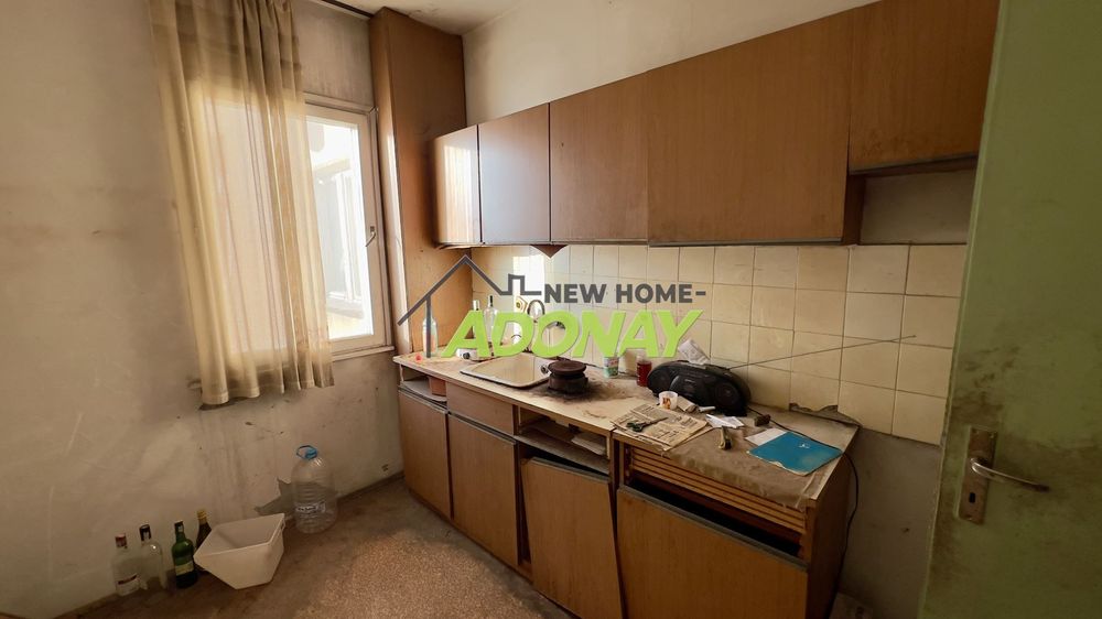 Продава се Тристаен апартамент в Пловдив, Въстанически - 69 кв.м за 1522 €/кв.м - Снимка #2