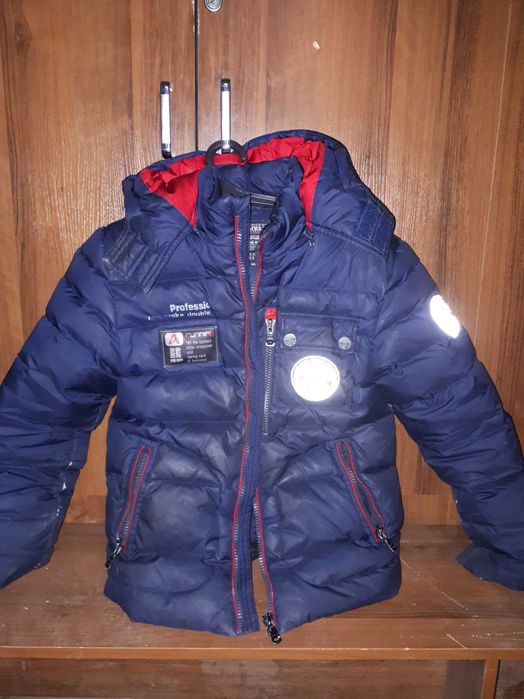 Продам куртку . Фирменная. На рост 146 см. От 9 до 11 лет