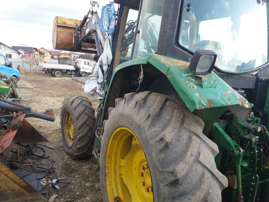 Dezmembrez John Deere 6110