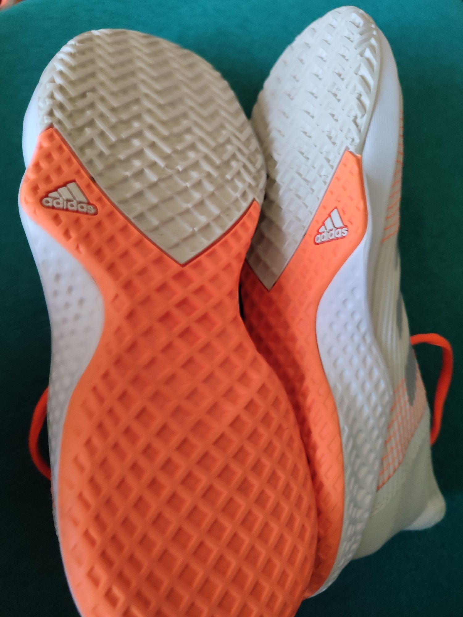 Vând pantofi sport Adidas