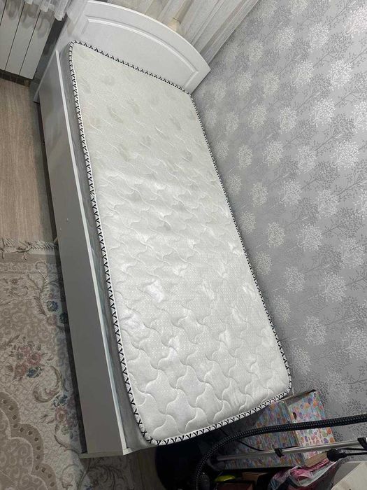 Продам кровать б/у, в хорошем состоянии.