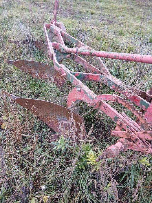 Vând plug 3 trupite