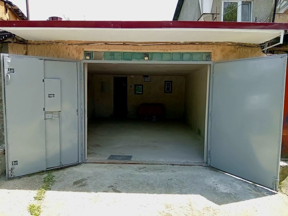 Garaj mare Vulcan+ 2 anexe  teren proprietate