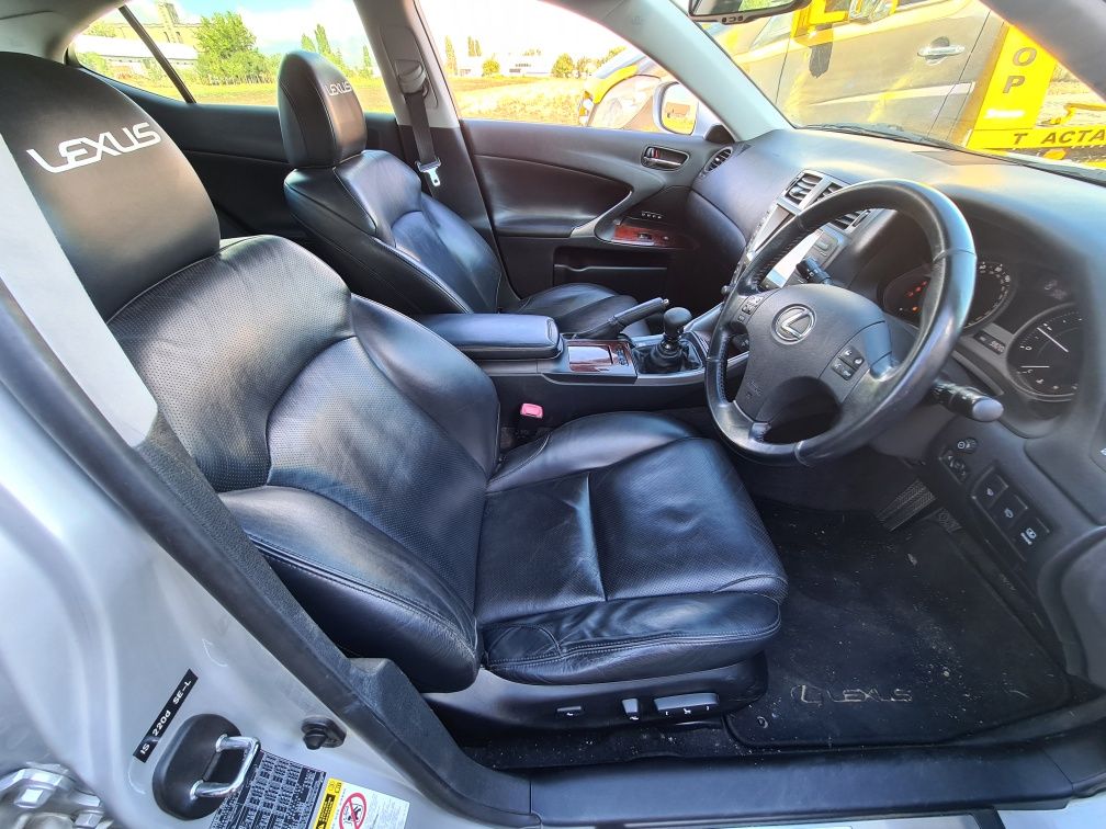 Interior piele negru impecabil lexus is220-is250