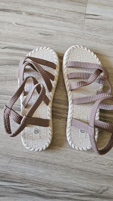 Дамски ежедневни сандали