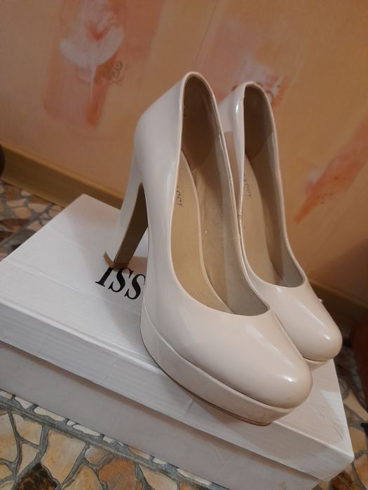 Продам женские туфли