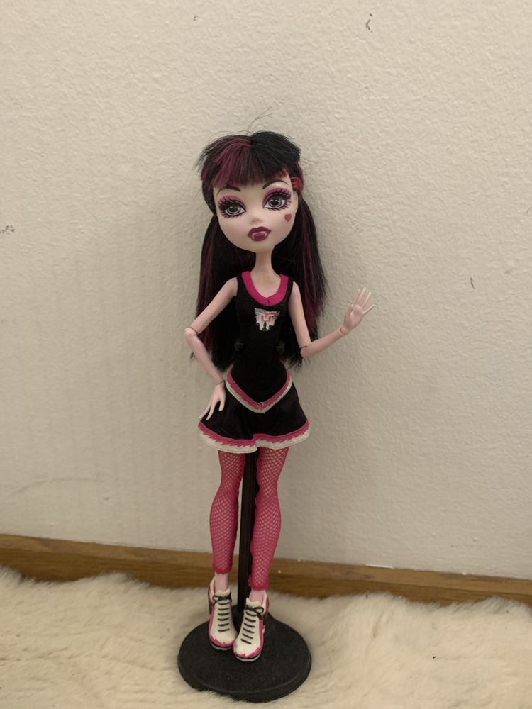 Papusa monster high Draculaura