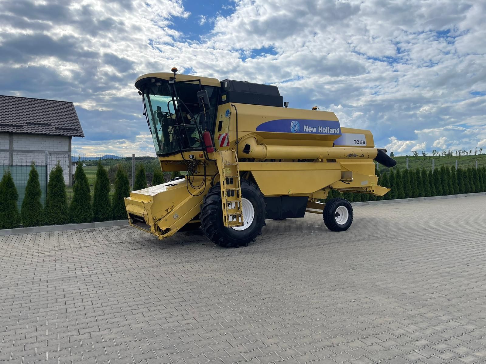 Combina  New Holland tc 56