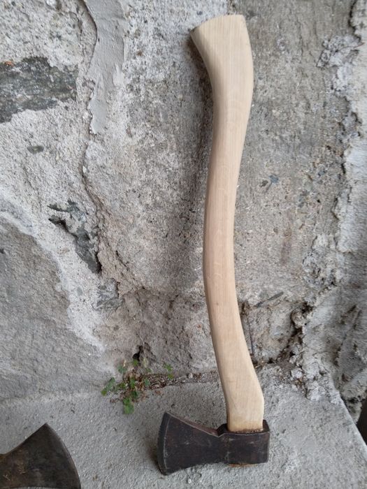 Продавам две малки антикварни Френски брадви 19-ти век