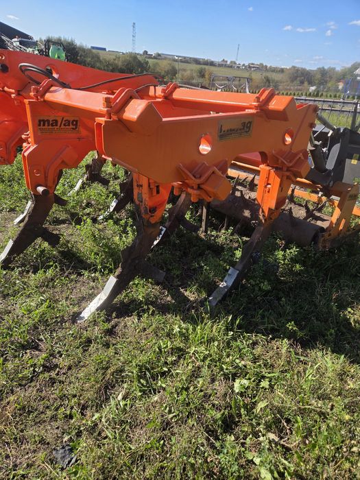 Vând scarificator 7 ancore