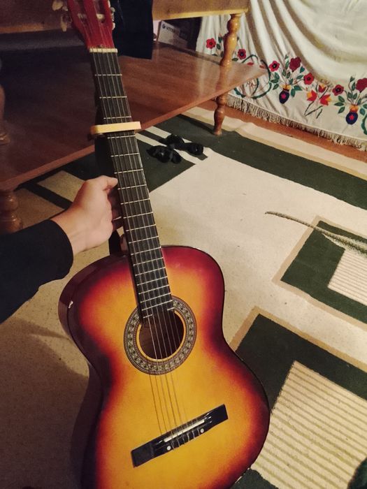 Gitara klassik sotiladi