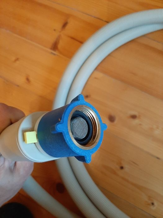 Маркуч за пералня чиста вода.