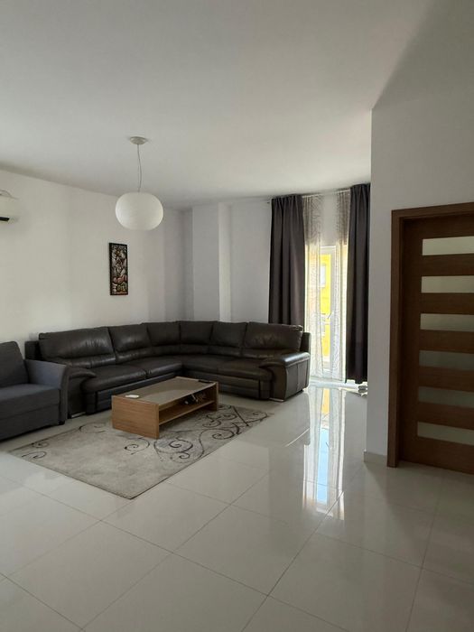 Inchiriez apartament cu loc de parcare subteran