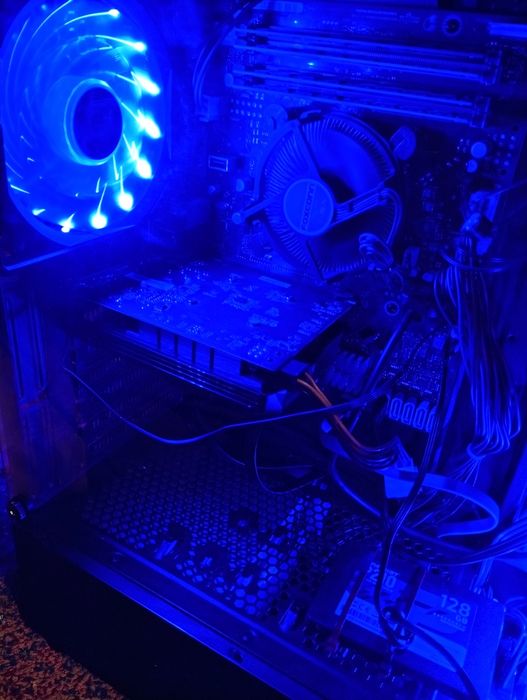 Vând pc ligth gaming
