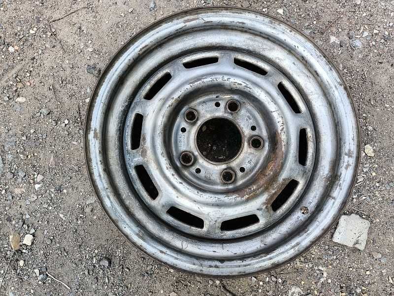 Продам один оригинальный металлический диск на BMW 5 E12