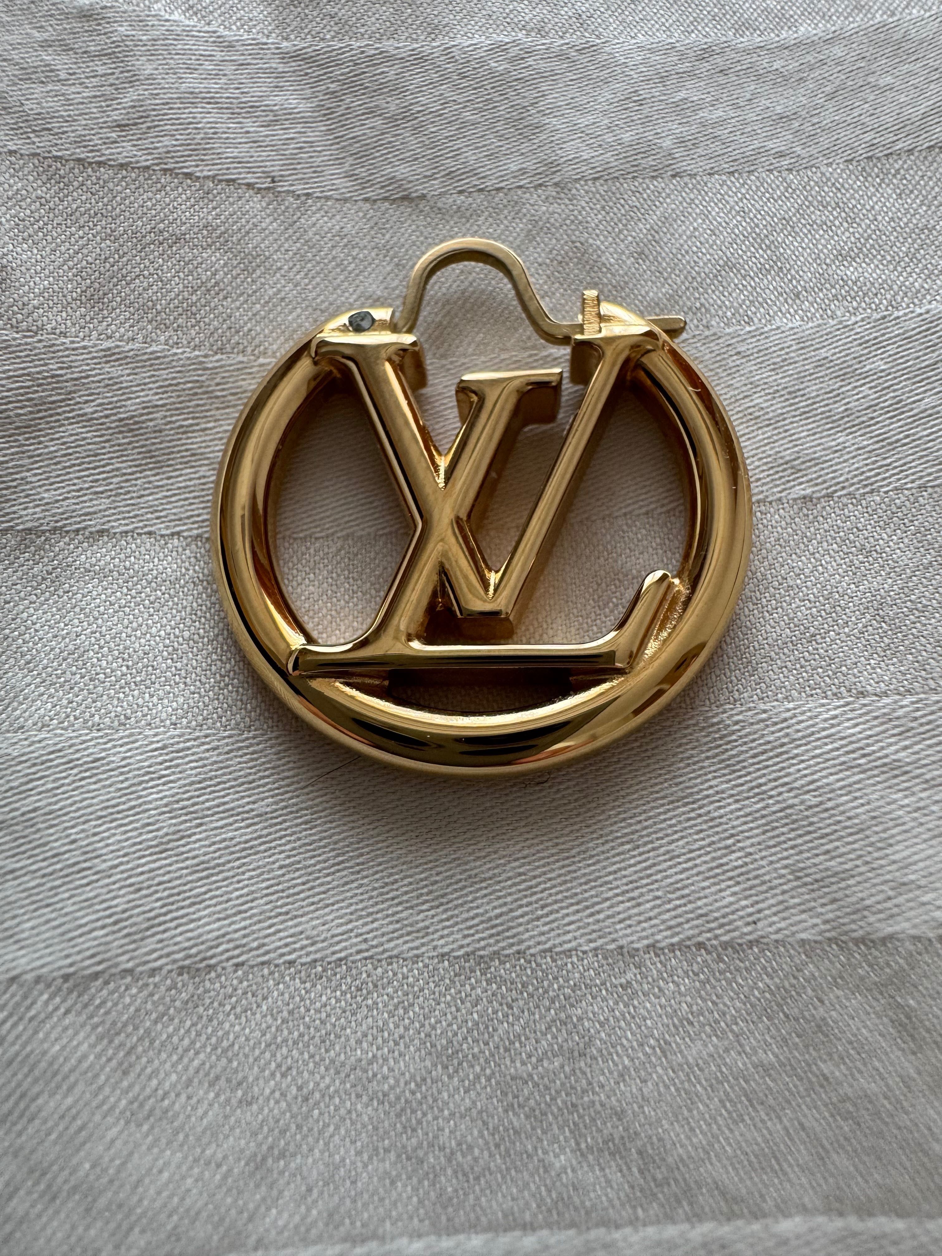 Cercei Louis Vuitton model Louise PM