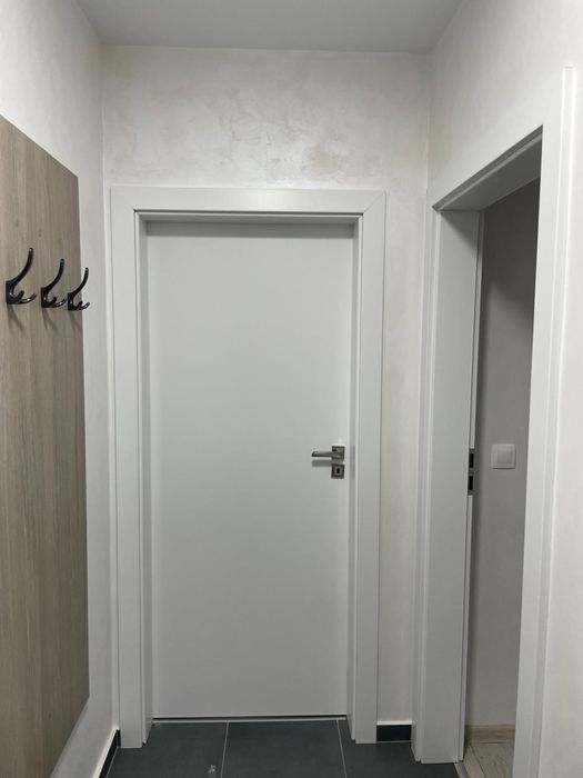 PROPRIETAR inchiriez ap.1 camera Complex Maurer cu loc de parcare