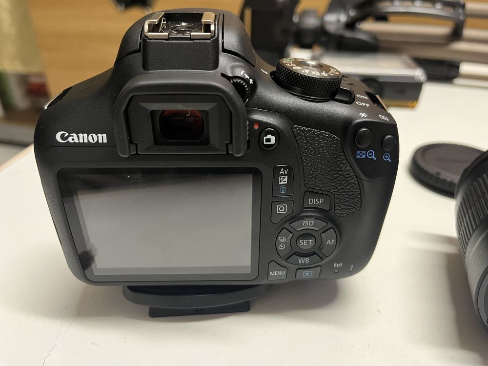 Canon eos 2000D cu accesorii cu tot. Cititi tot anuntul