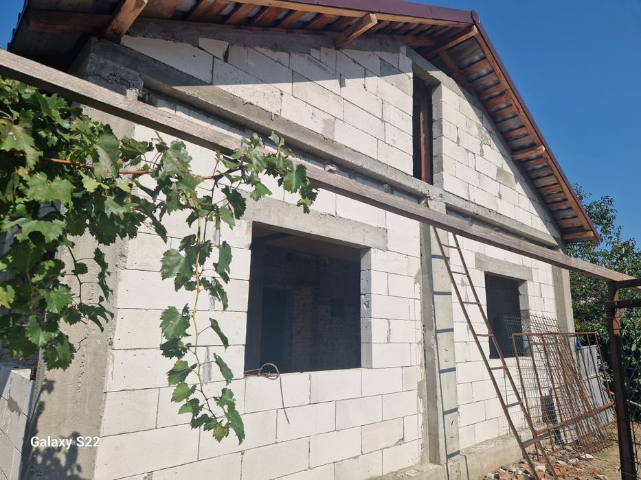 Casa de vanzare la 1 km de melinesti