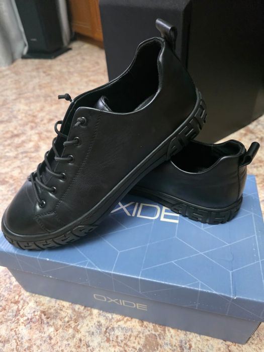 Продам  мужские  спортивные  туфли