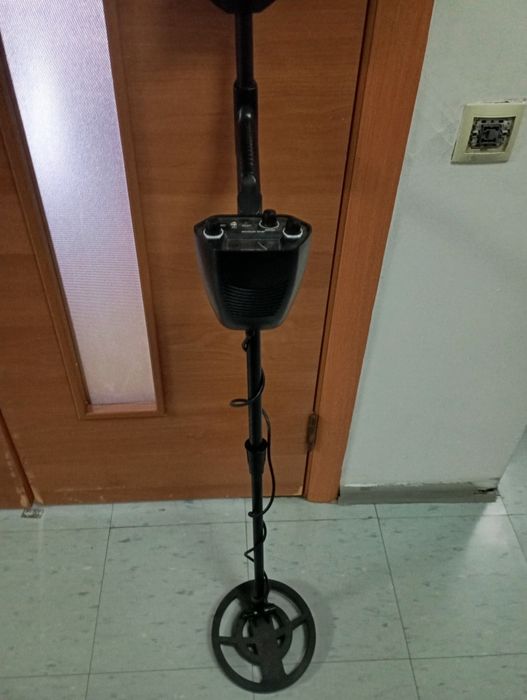 Металлоискатель и много аккумуляторов