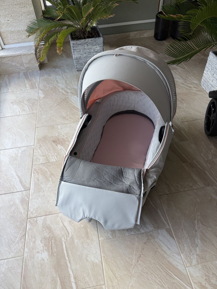 Бебешка количка Stokke Xplory, модел 2021 – розово/сиво