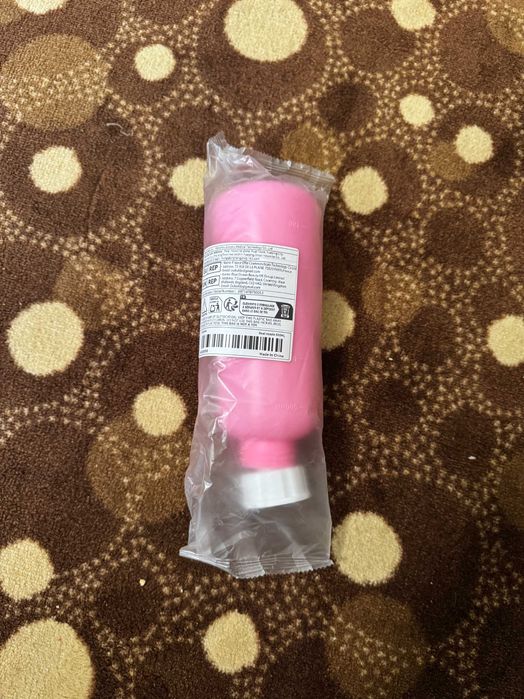 Produse pentru bebeluși și mamă. Fiecare preț este de 20 de lei.