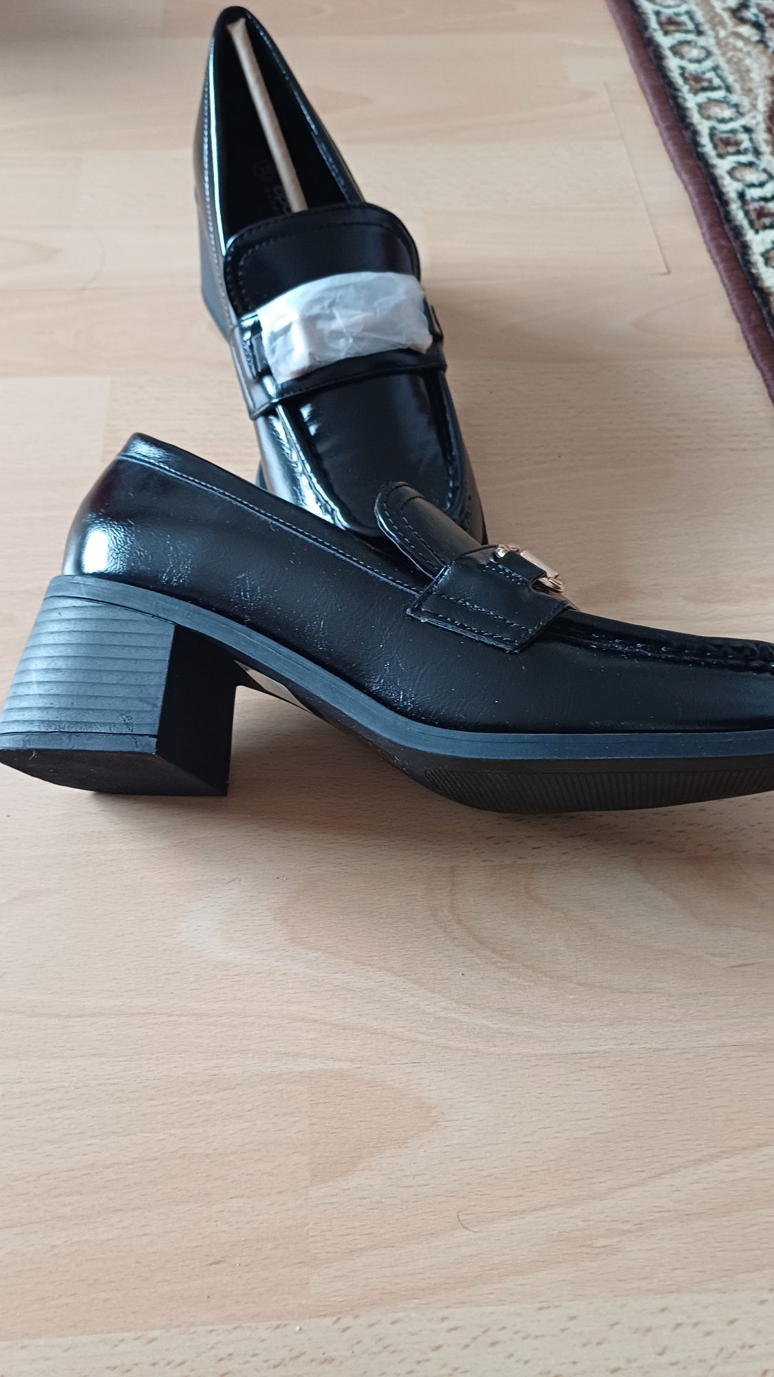 Pantofi noi negri