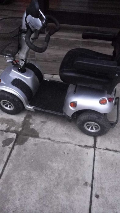 Căruț/scuter electric pentru persoane cu dezabiltati - trebuie baterii