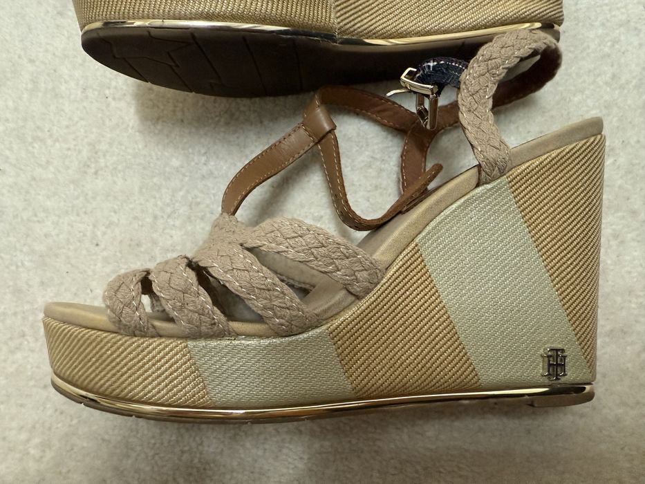 Sandale Tommy Hilfinger cu platforma, marimea 38