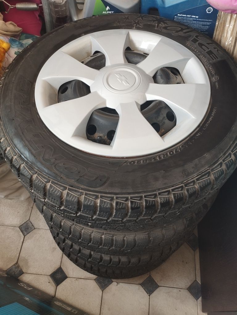 Продам диски с зимними балонами в отличном состоянии, 175/70R13 820