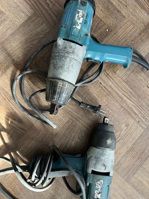 Makita Masina de insurubat cu impact 620 W 6906