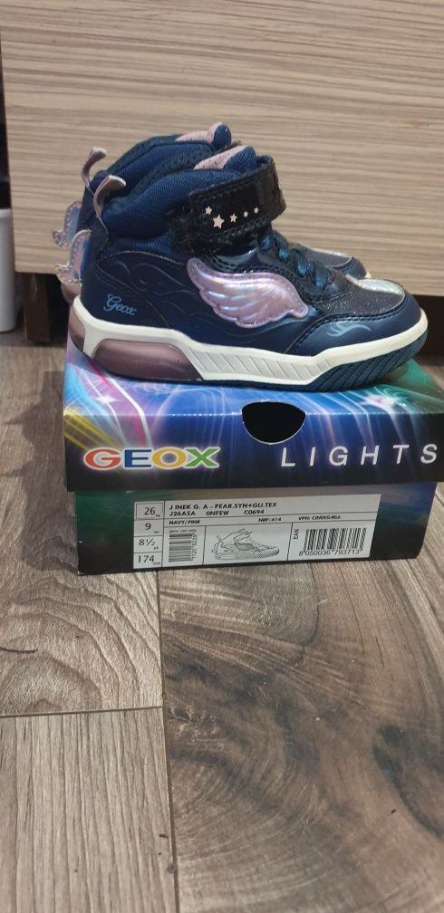 Sneakers Geox, cu lumini,marimea 26