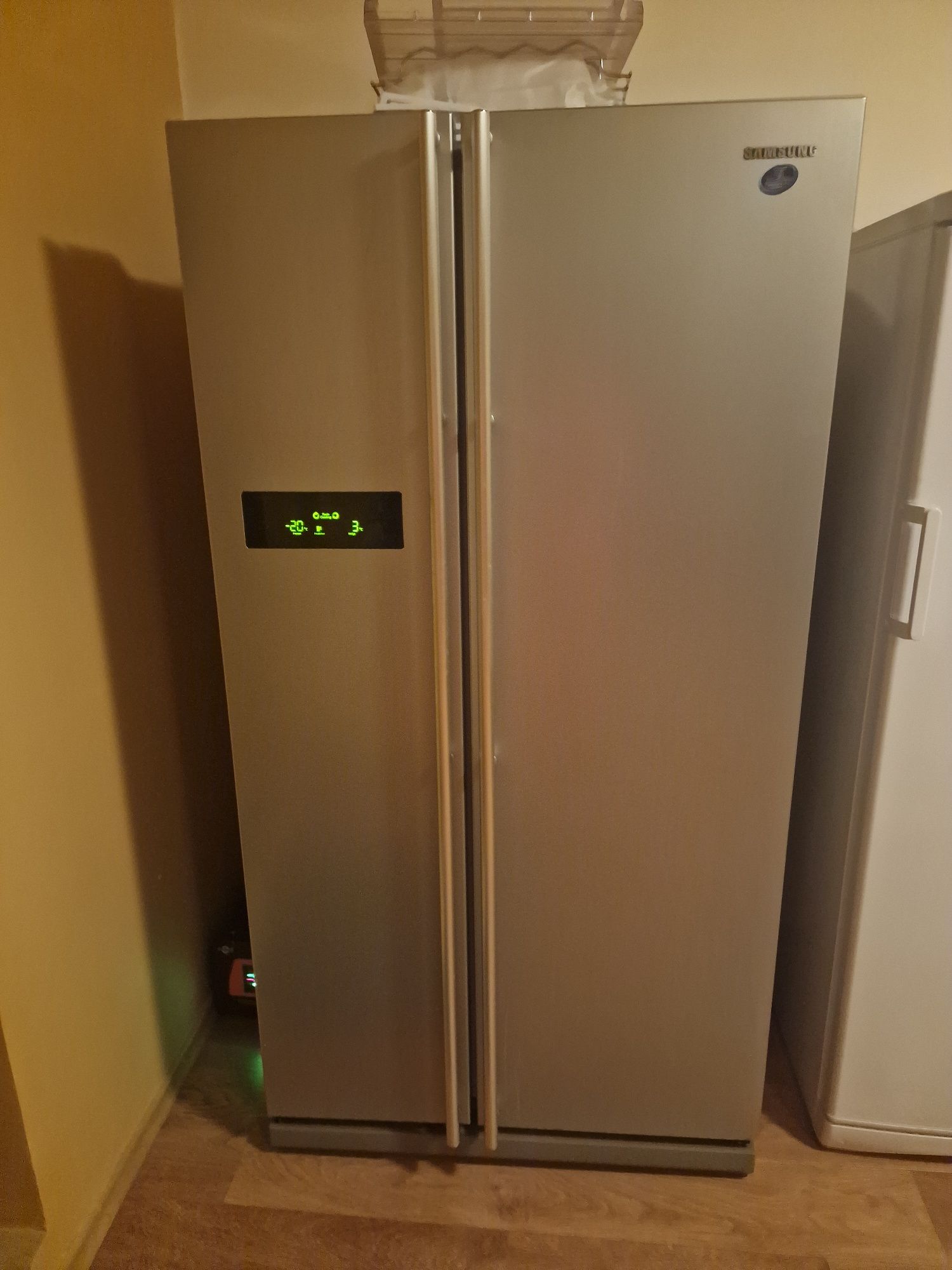 холодильник двухкамерный you frost samsung