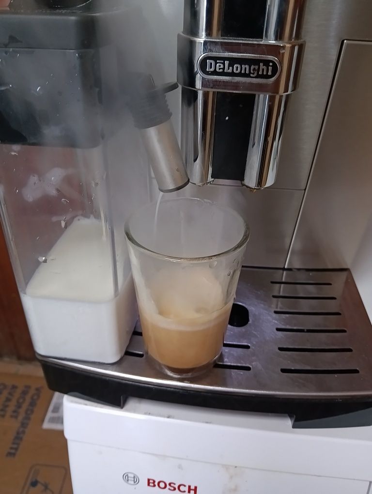Кафе автомат Delonghi PrimaDonna S профилактиран и готов за работа
