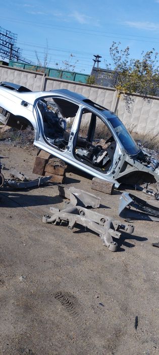 Продам БМВ е39 по запчастям