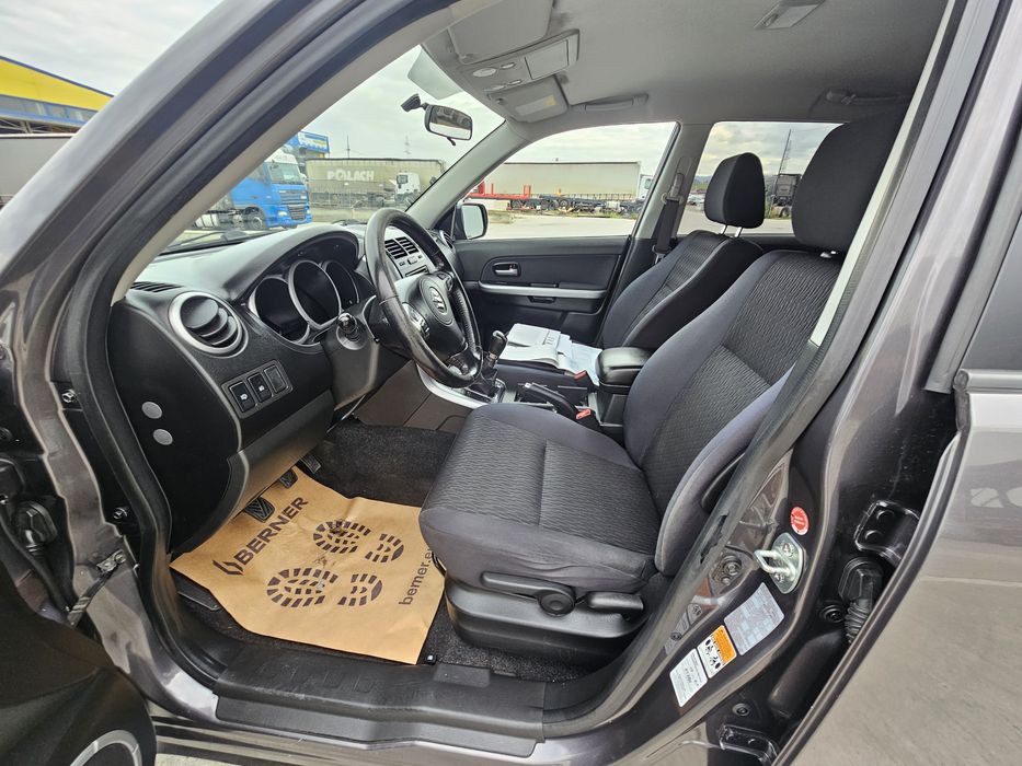 Suzuki grand vitara,1.9Diesel, 4x4, Navi, Xenon, Cârlig,Posibil Rate *