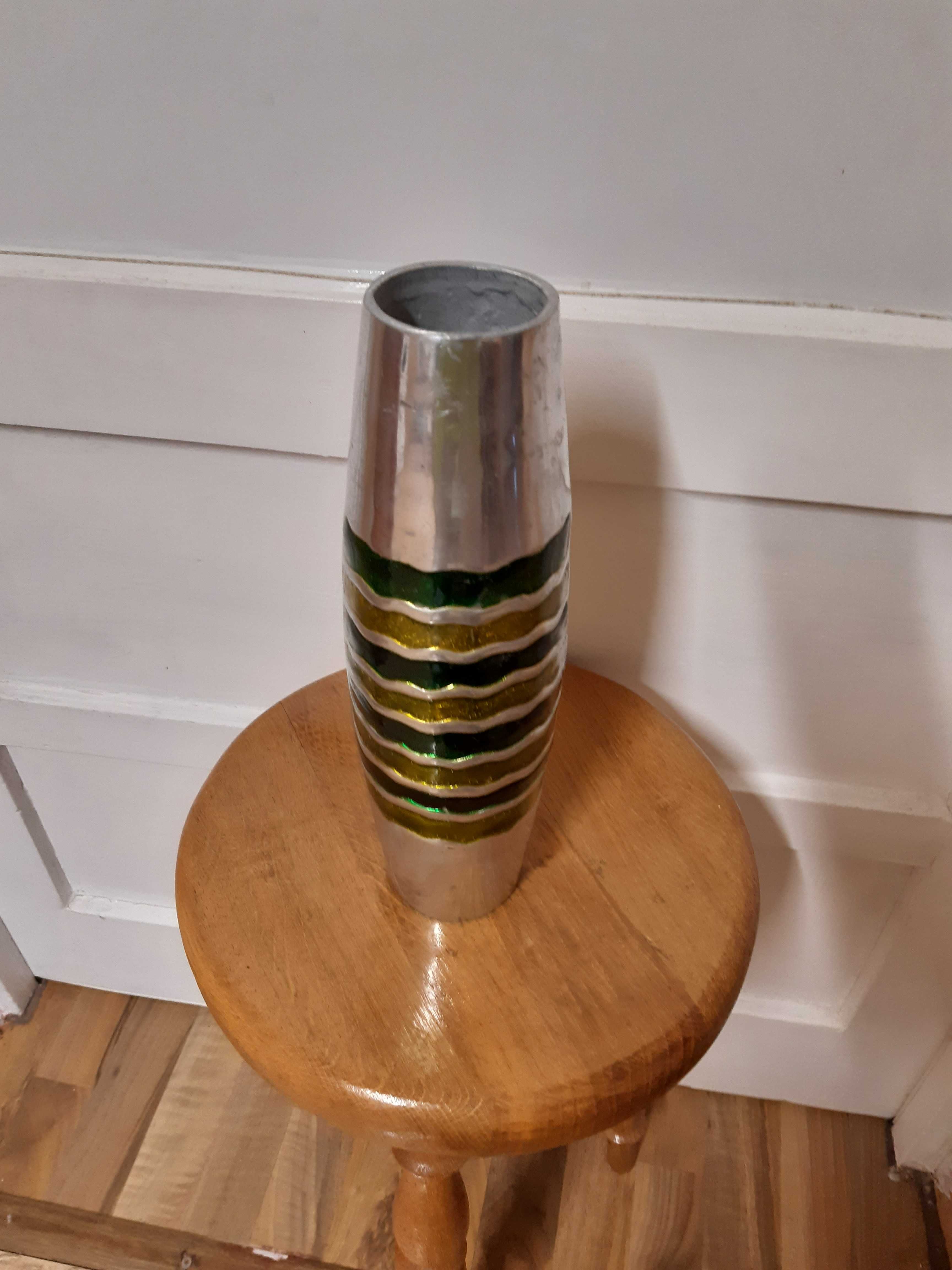 Vaza din aluminiu cu intarsii verzi si galbeme, inaltime 30cm