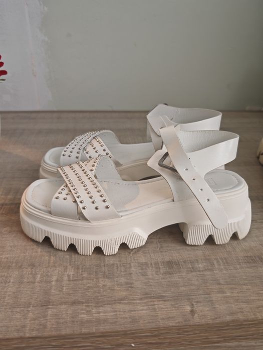 Sandale de damă deosebite