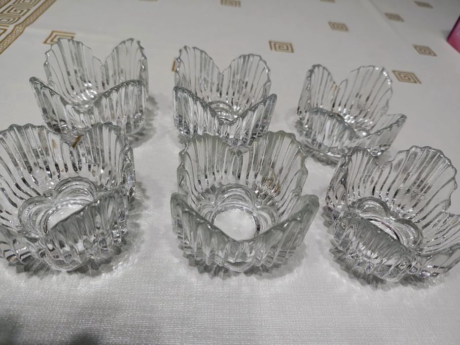 Set 6 boluri de sticla.Pret.50 lei.