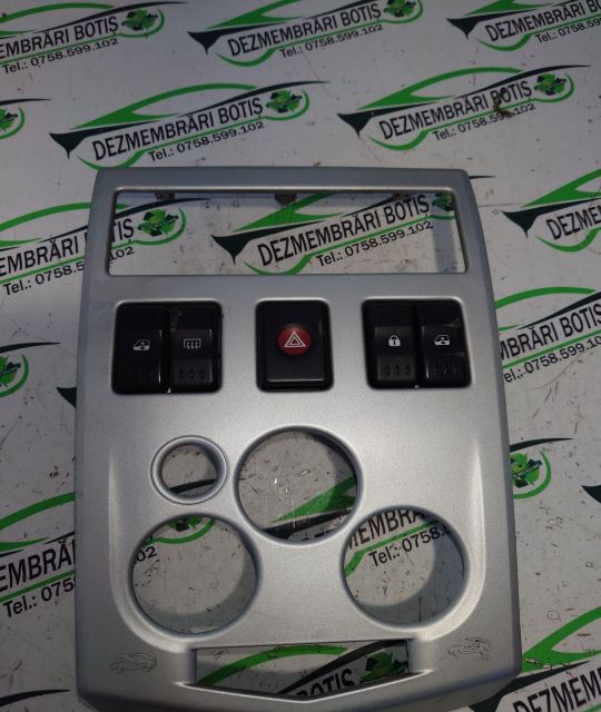 Consola centrala Dacia Logan prima generatie