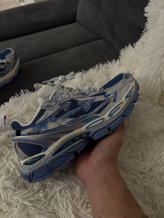 Off-White “Be Right Back”