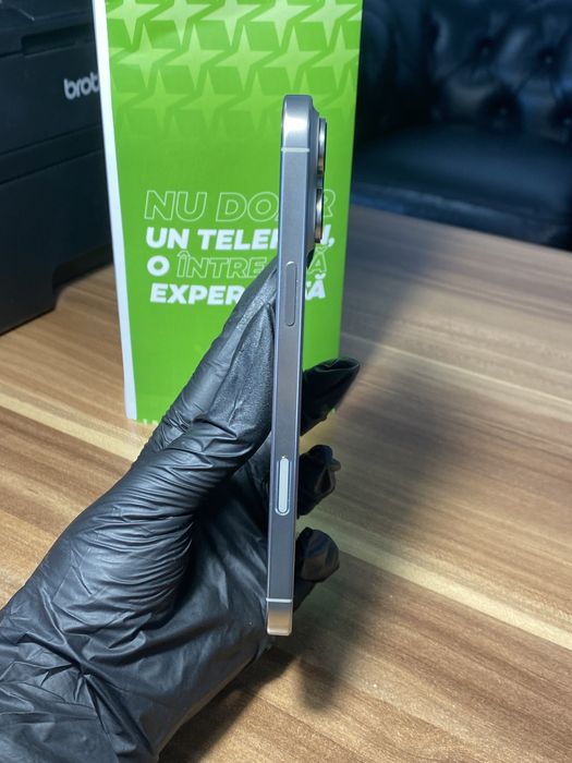 iPhone 16 Pro Max • 256 GB • Natural Titanium