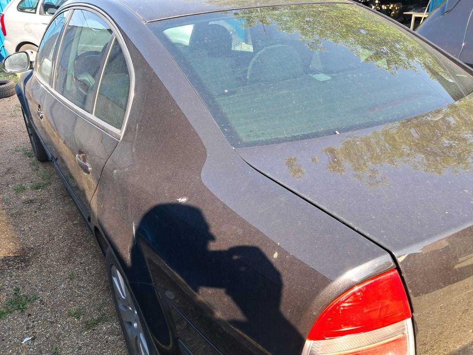 Skoda Superb 1, capota portbagaj completa, luneta originala.