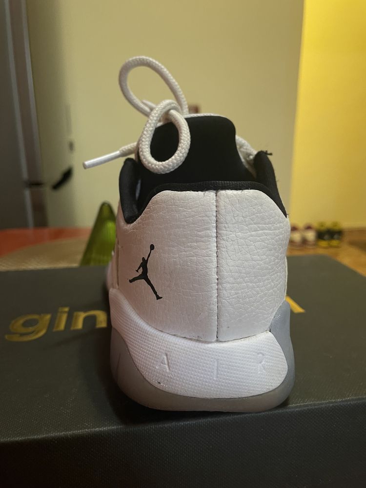 Jordan 11 cmft marimea 36